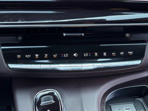 Used 2022 Cadillac Escalade Sport Platinum AWD/4WD image 32