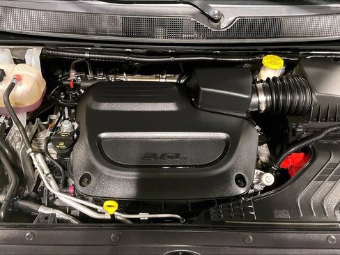 Used 2024 Chrysler Pacifica Touring-L FWD image 39