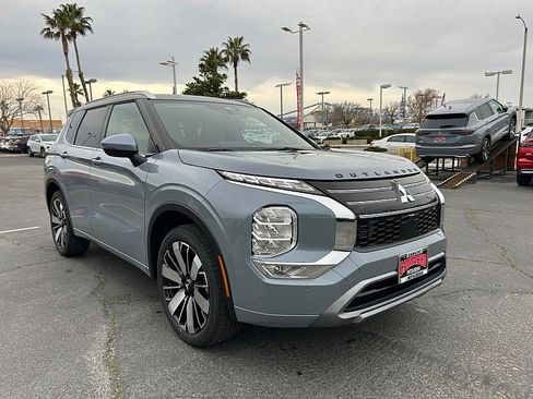 New 2026 Mitsubishi Outlander SEL image 1
