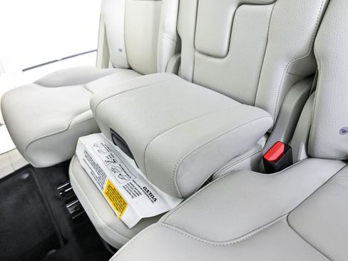 Used 2023 Volvo XC90 B6 Plus AWD/4WD image 20