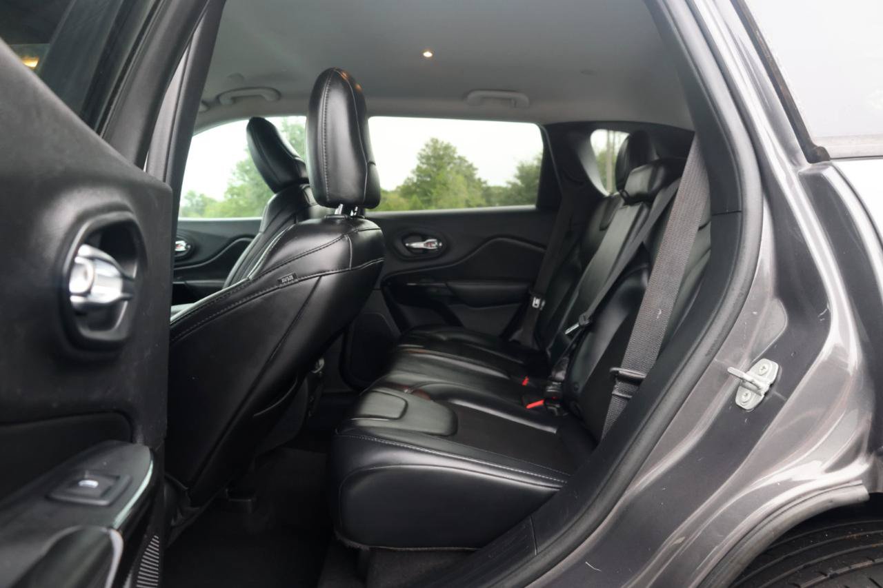 Used 2019 Jeep Cherokee Latitude Plus AWD/4WD image 15