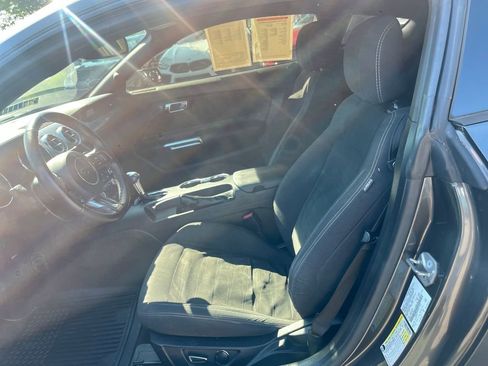 Used 2017 Ford Mustang Coupe RWD image 9