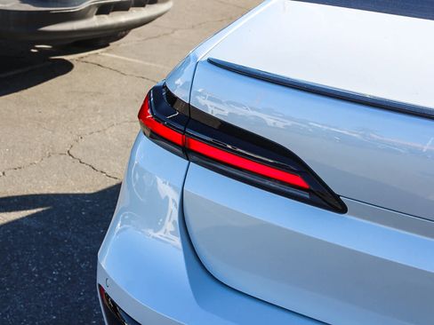 Used 2025 BMW 740i w/ Premium Package image 7