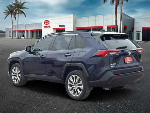 Used 2023 Toyota RAV4 XLE Premium image 4