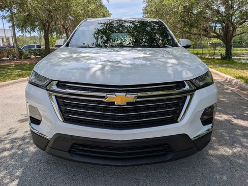 Used 2023 Chevrolet Traverse LT FWD image 2