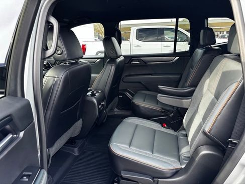Used 2025 GMC Acadia AT4 image 24