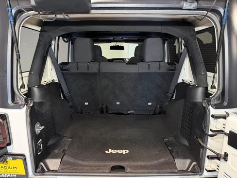 Used 2017 Jeep Wrangler Unlimited Sport w/ Connectivity Group AWD/4WD image 13