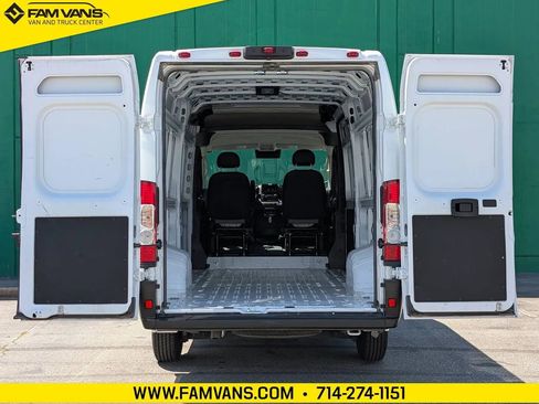 Used 2025 RAM ProMaster 3500 w/ Convenience Group FWD image 11