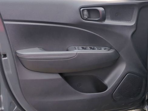 Certified 2025 Hyundai Venue Limited FWD image 10