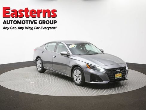 Used 2023 Nissan Altima 2.5 S FWD image 43