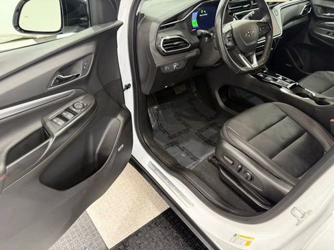 Used 2023 Chevrolet Bolt EUV Premier w/ Sun & Sound Package image 28