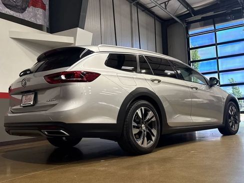 Used 2018 Buick Regal Essence w/ Sights and Sounds Package AWD/4WD image 44