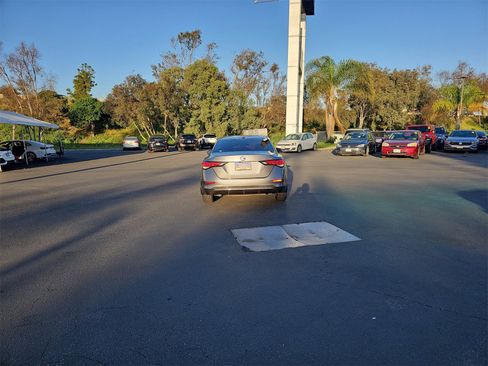 Used 2021 Nissan Sentra SV w/ SV Premium Package image 3