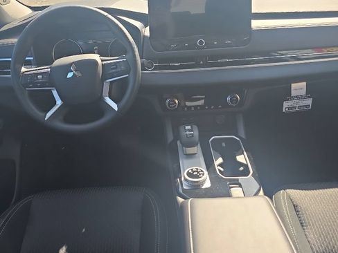 New 2026 Mitsubishi Outlander ES FWD image 7