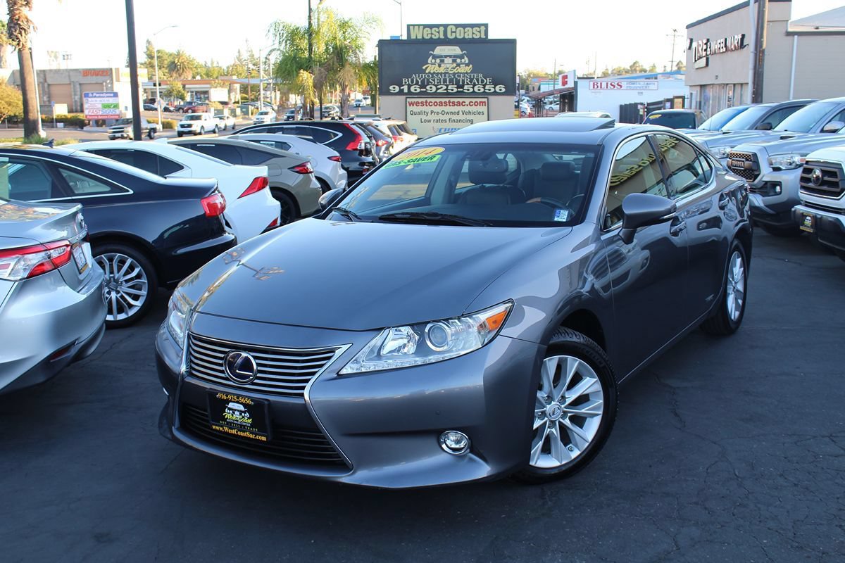 Used 2014 Lexus ES 300h w/ Luxury Package w/Bamboo Trim FWD image 39
