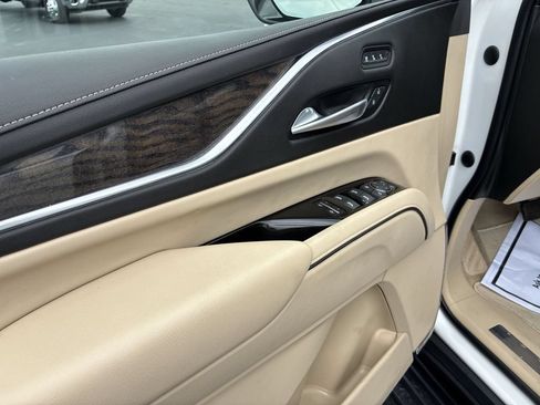 Used 2023 Cadillac Escalade Premium Luxury AWD/4WD image 13