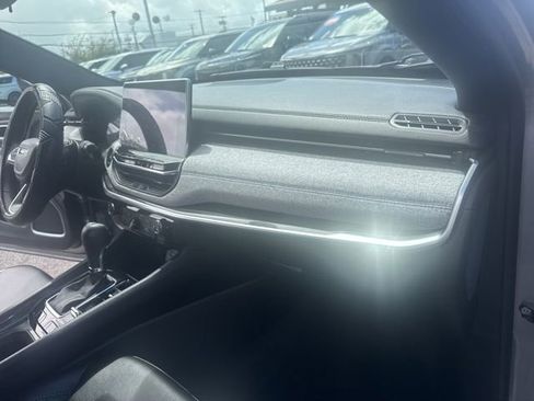 Used 2023 Jeep Compass Latitude AWD/4WD image 15