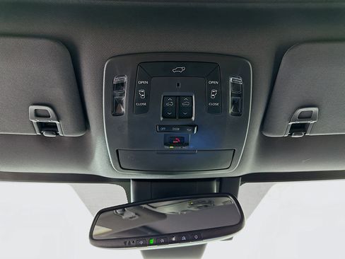 Used 2024 Toyota Sienna Platinum image 18