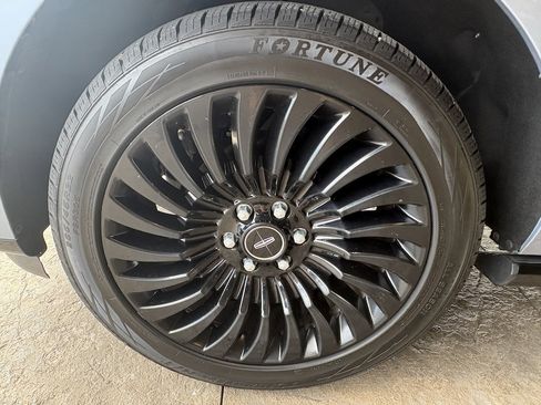Used 2019 Lincoln Navigator Black Label w/ Cargo Package AWD/4WD image 10