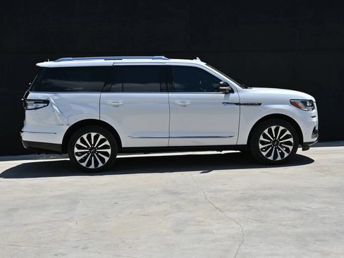 Used 2023 Lincoln Navigator Reserve RWD image 7