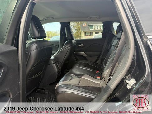 Used 2019 Jeep Cherokee Latitude Plus w/ Cold Weather Group AWD/4WD image 21