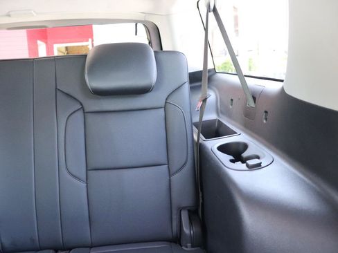 Used 2019 GMC Yukon XL SLT w/ Open Road Package AWD/4WD image 29