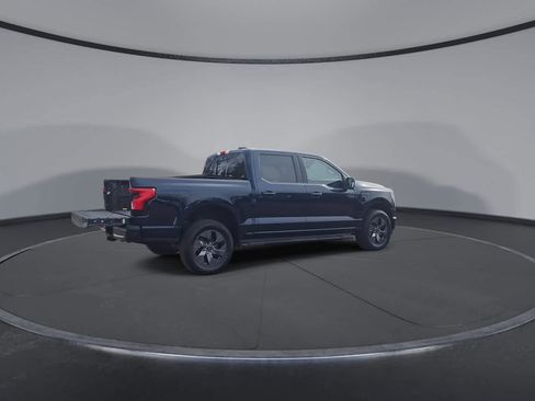 Used 2022 Ford F150 Lightning Lariat image 8