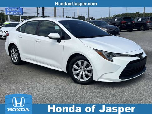 Used 2023 Toyota Corolla LE FWD image 1