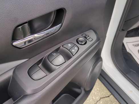 Used 2023 Nissan Kicks SR w/ SR Premium Package image 18