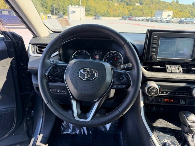 Certified 2021 Toyota RAV4 XLE Premium AWD/4WD image 18
