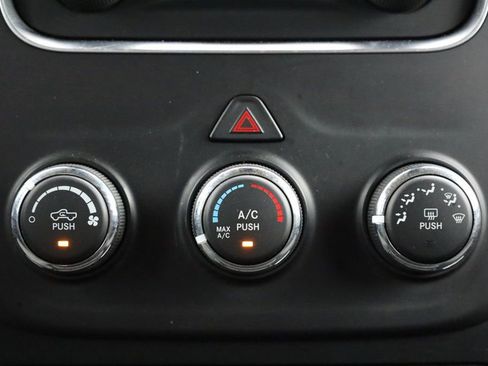 Used 2019 RAM 1500 Classic SLT image 37