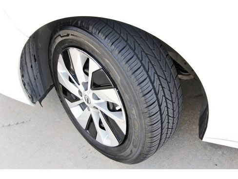 Used 2024 Nissan Altima 2.5 S FWD image 6