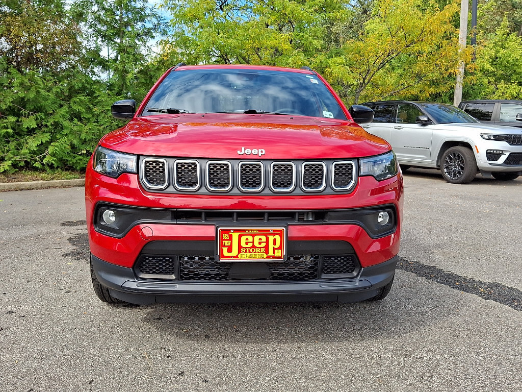 Certified 2023 Jeep Compass Latitude w/ Sun and Sound Group AWD/4WD image 2