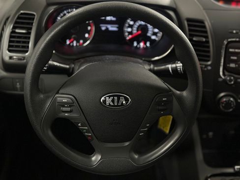 Used 2017 Kia Forte LX image 4