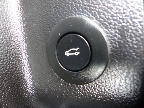 Used 2017 Cadillac XTS Luxury image 23