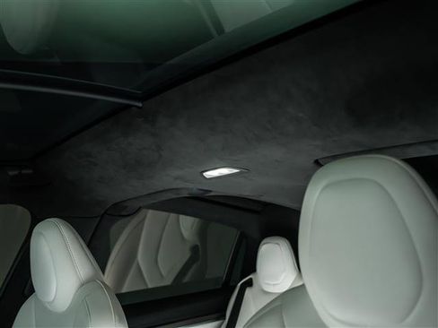 Used 2022 Tesla Model X Plaid image 18