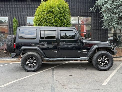Used 2013 Jeep Wrangler Unlimited Sahara w/ Connectivity Group AWD/4WD image 22