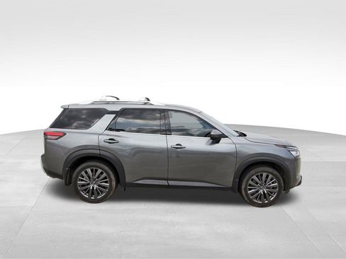Used 2024 Nissan Pathfinder SL w/ SL Premium Package image 5
