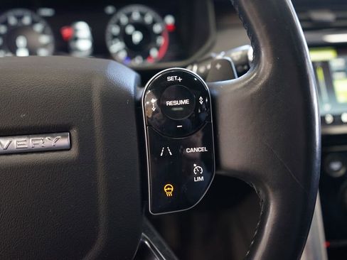 Used 2020 Land Rover Discovery HSE image 38