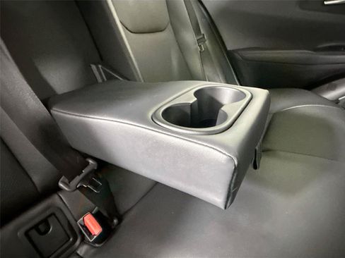 Certified 2025 Toyota Prius XLE FWD image 38