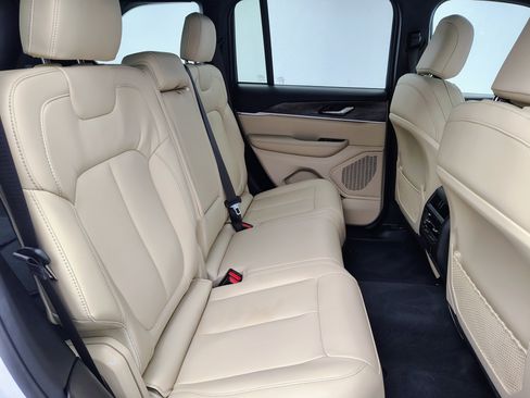 Used 2024 Jeep Grand Cherokee Limited image 30