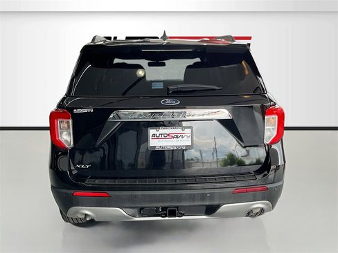 Used 2024 Ford Explorer XLT w/ Equipment Group 202A image 6