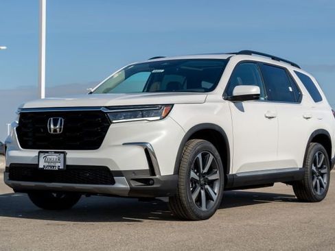 New 2025 Honda Pilot Touring image 3