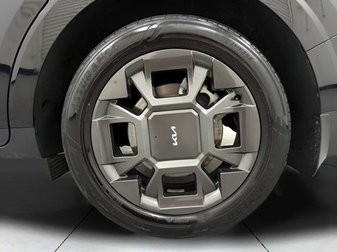 Used 2025 Kia Carnival SX FWD image 32