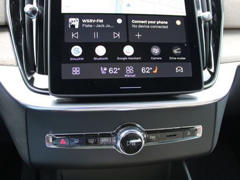 Used 2025 Volvo XC90 B6 Plus AWD/4WD image 23