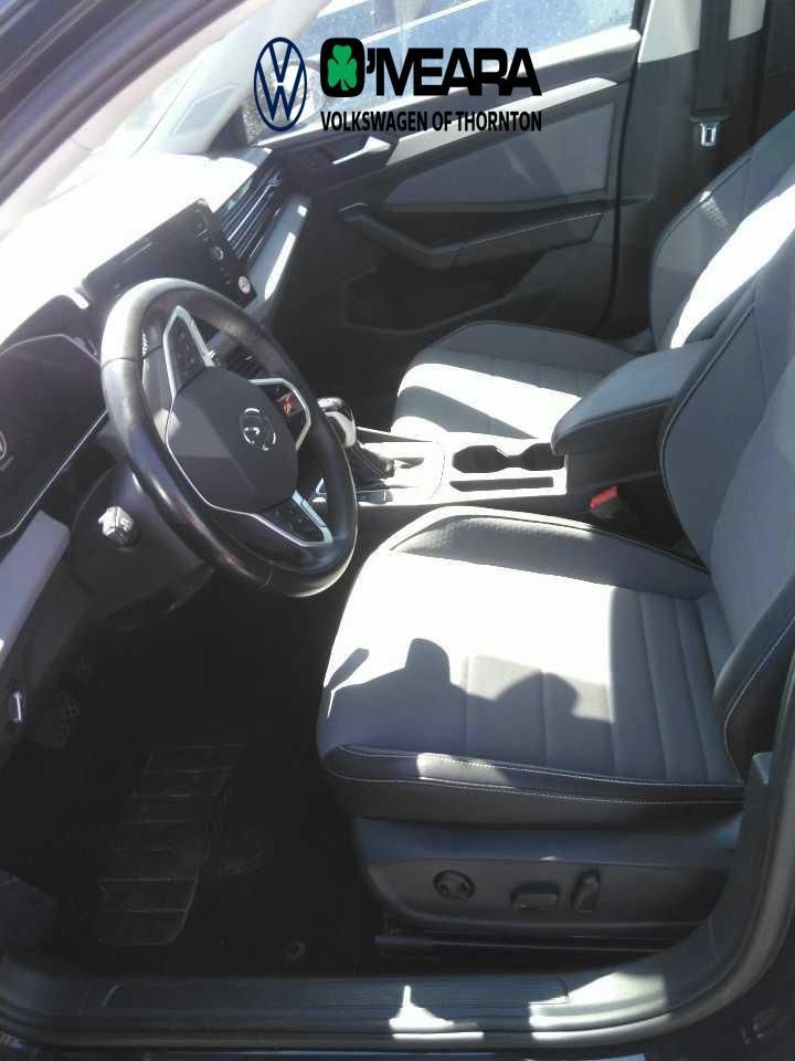 Used 2025 Volkswagen Jetta SE FWD image 3
