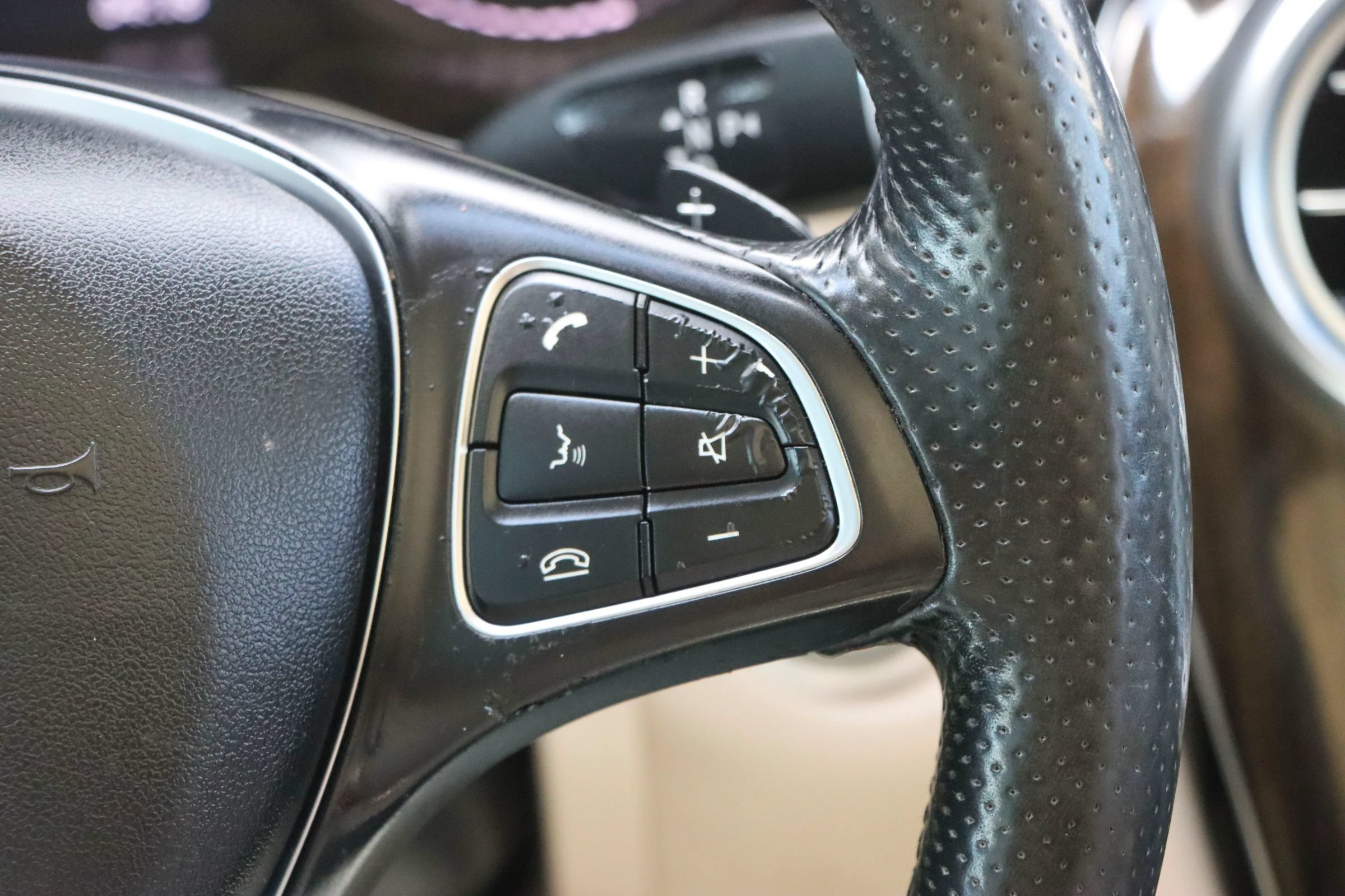 Used 2018 Mercedes-Benz GLC 300 4MATIC w/ Multimedia Package image 30