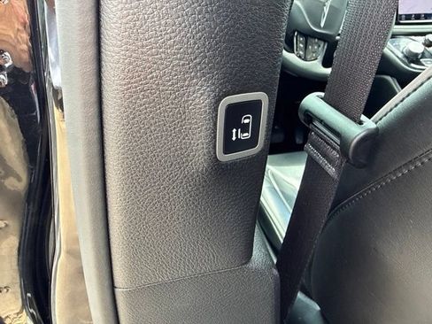 Used 2025 Chrysler Pacifica Limited FWD image 14