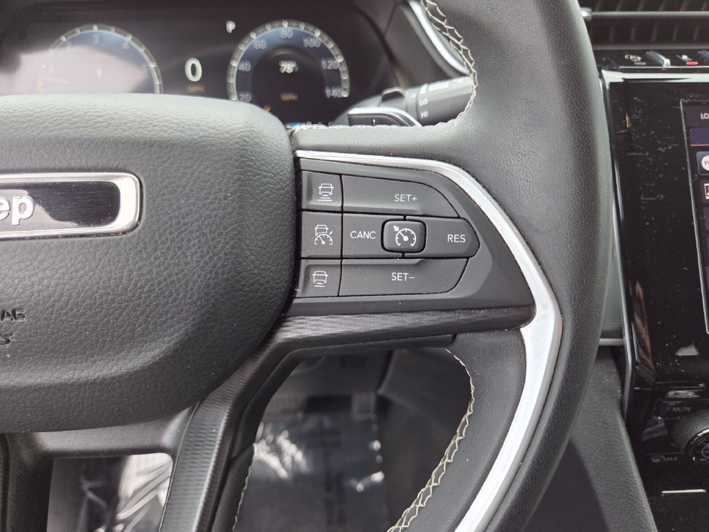Used 2023 Jeep Grand Cherokee L Laredo AWD/4WD image 36