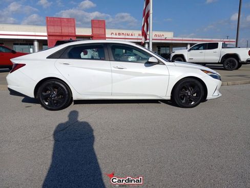 Used 2022 Hyundai Elantra SEL w/ Convenience Package image 3